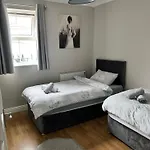 3-bed Retreat 別荘 *