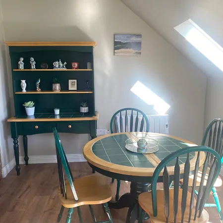 3-bed Retreat Лехинч