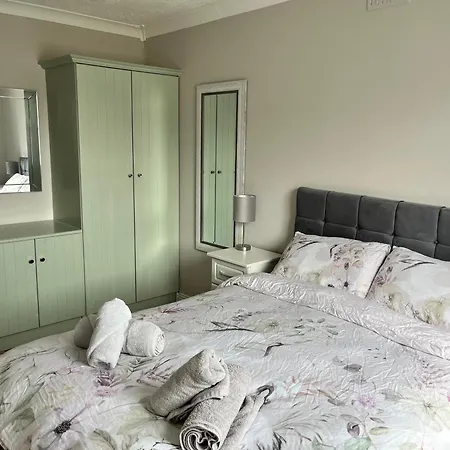 3-bed Retreat להינץ'