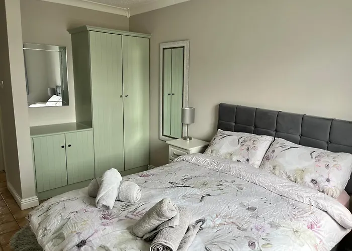 3-bed Retreat להינץ'
